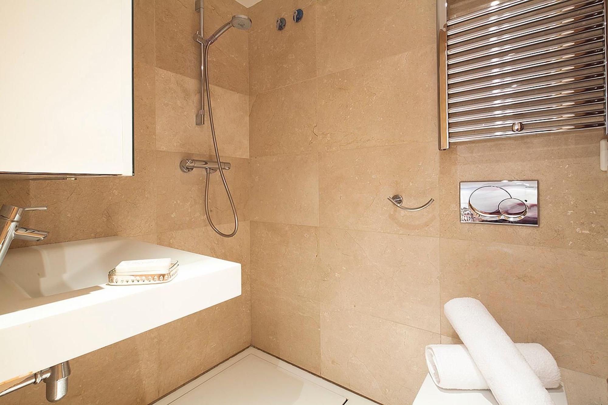 My Space Emirates - Splendid Apartment With Terrace And Pool Near Park Gueell Barcelona Eksteriør bilde