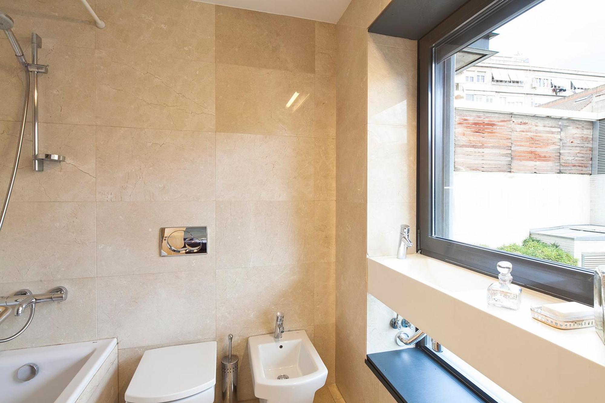 My Space Emirates - Splendid Apartment With Terrace And Pool Near Park Gueell Barcelona Eksteriør bilde