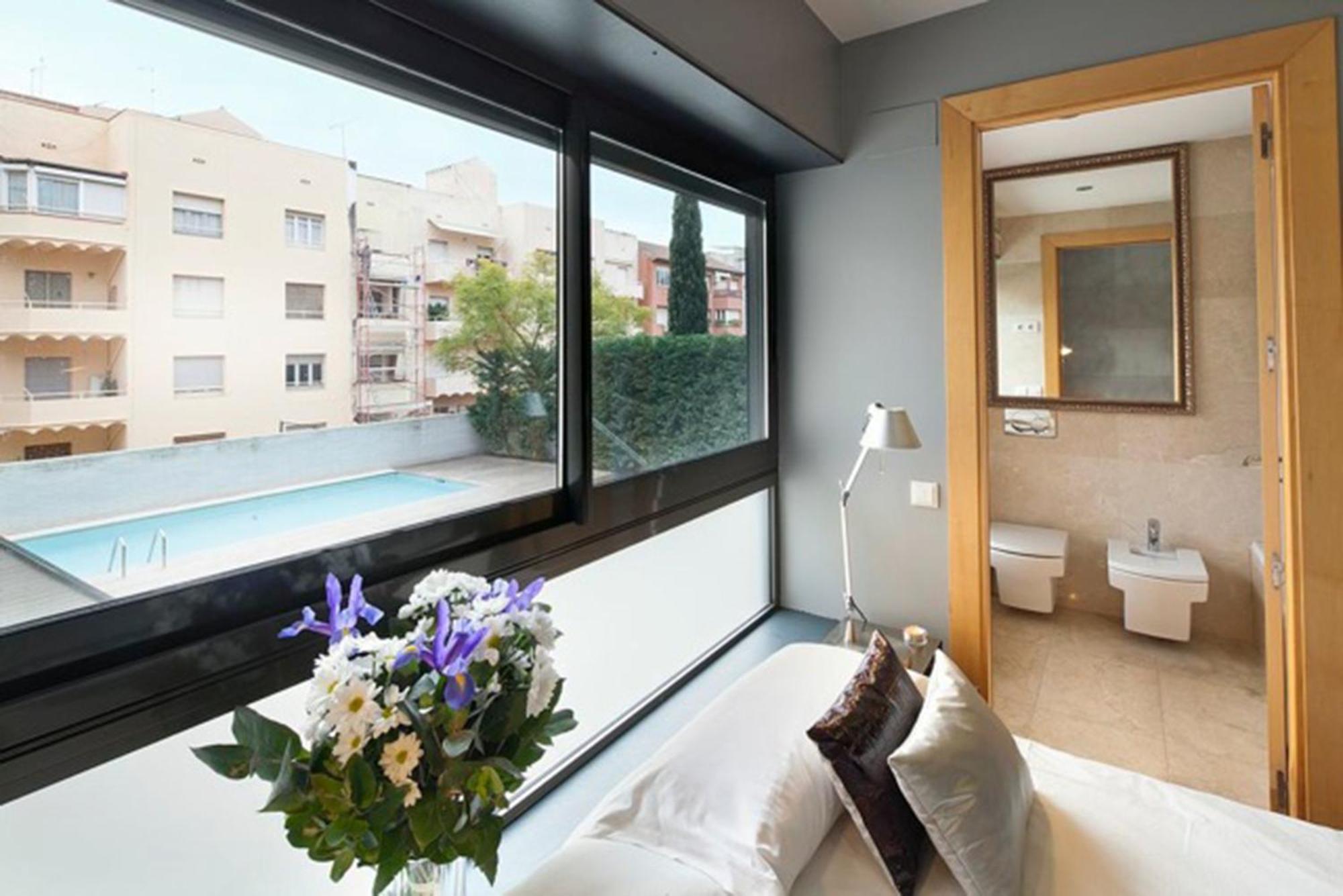 My Space Emirates - Splendid Apartment With Terrace And Pool Near Park Gueell Barcelona Rom bilde